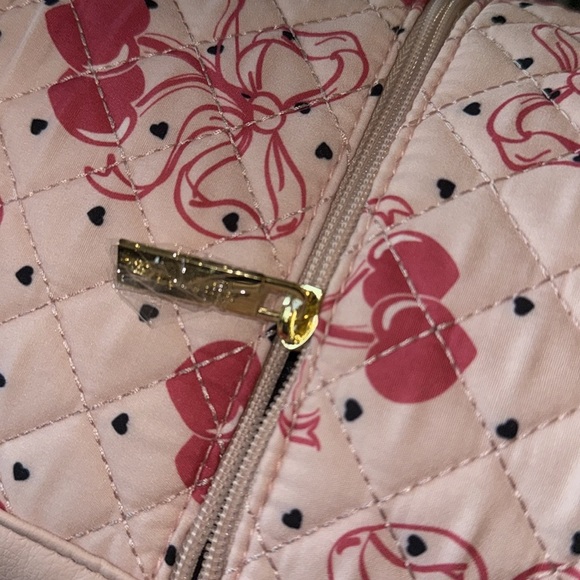 NWT Betsy Johnson Large Pink & Red cherries, coquette Weekender Bag 🎀🍒🎀🍒🎀🍒🎀🍒🎀 - Picture 8 of 10